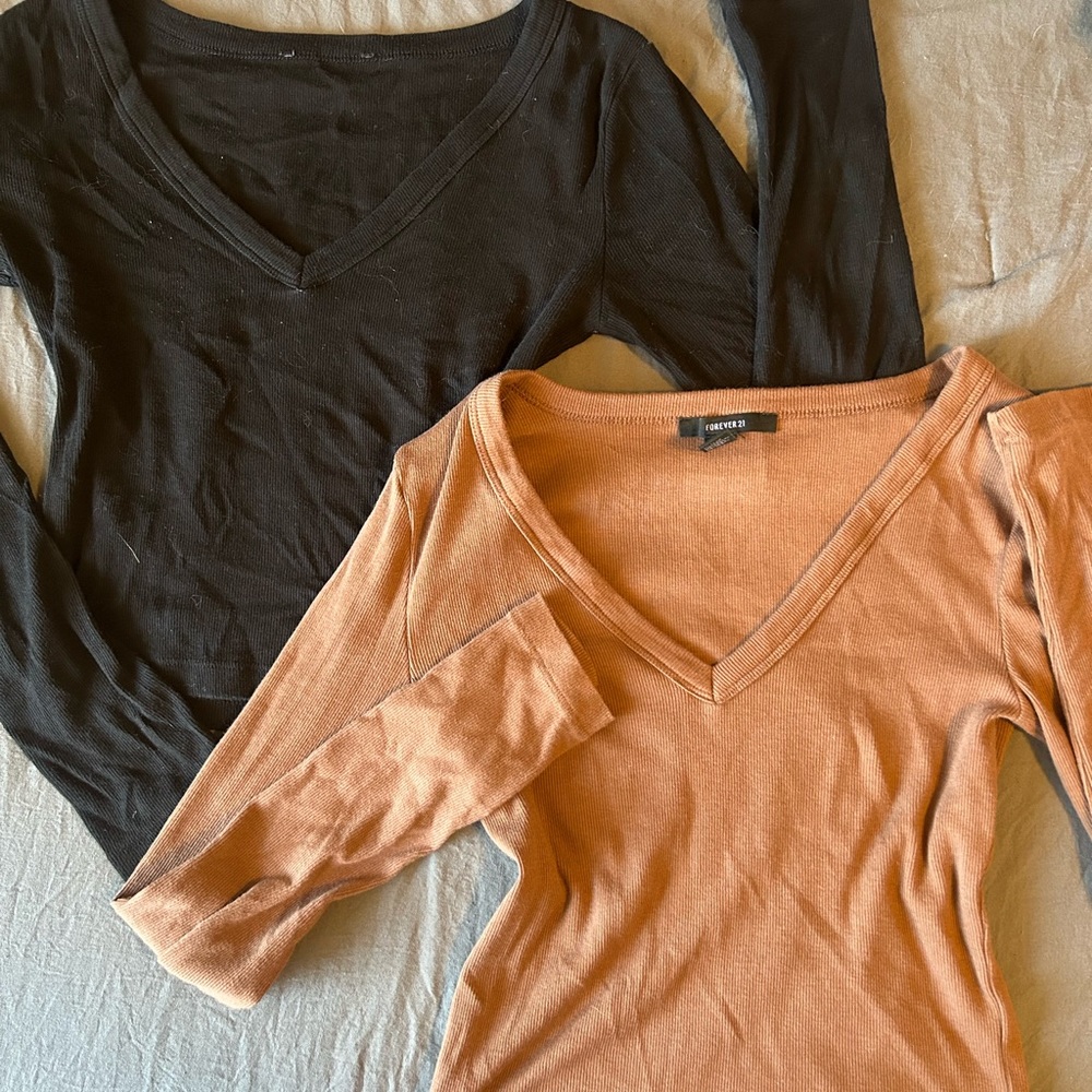 V-Neck Long Sleeve Tops in Black and Tan
